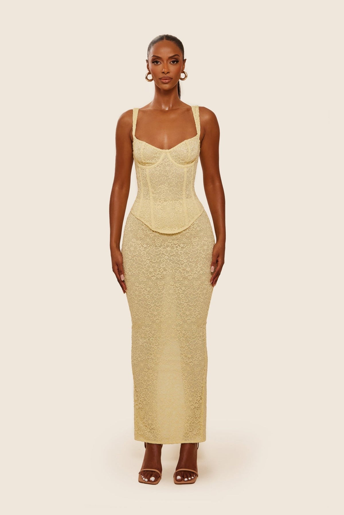Conjunto de Maxifalda y Corsé de Encaje Ajustado en Amarillo