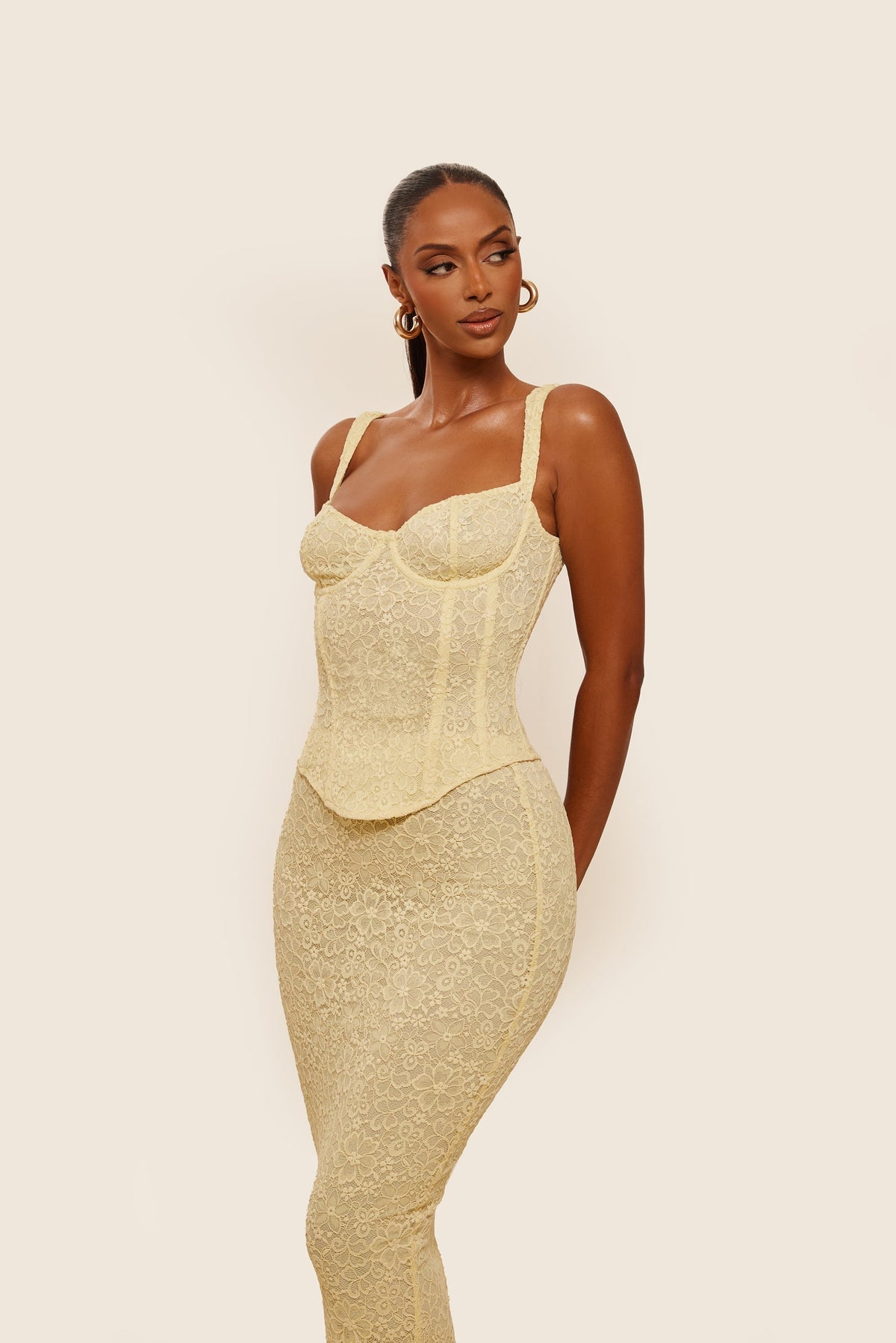 Conjunto de Maxifalda y Corsé de Encaje Ajustado en Amarillo
