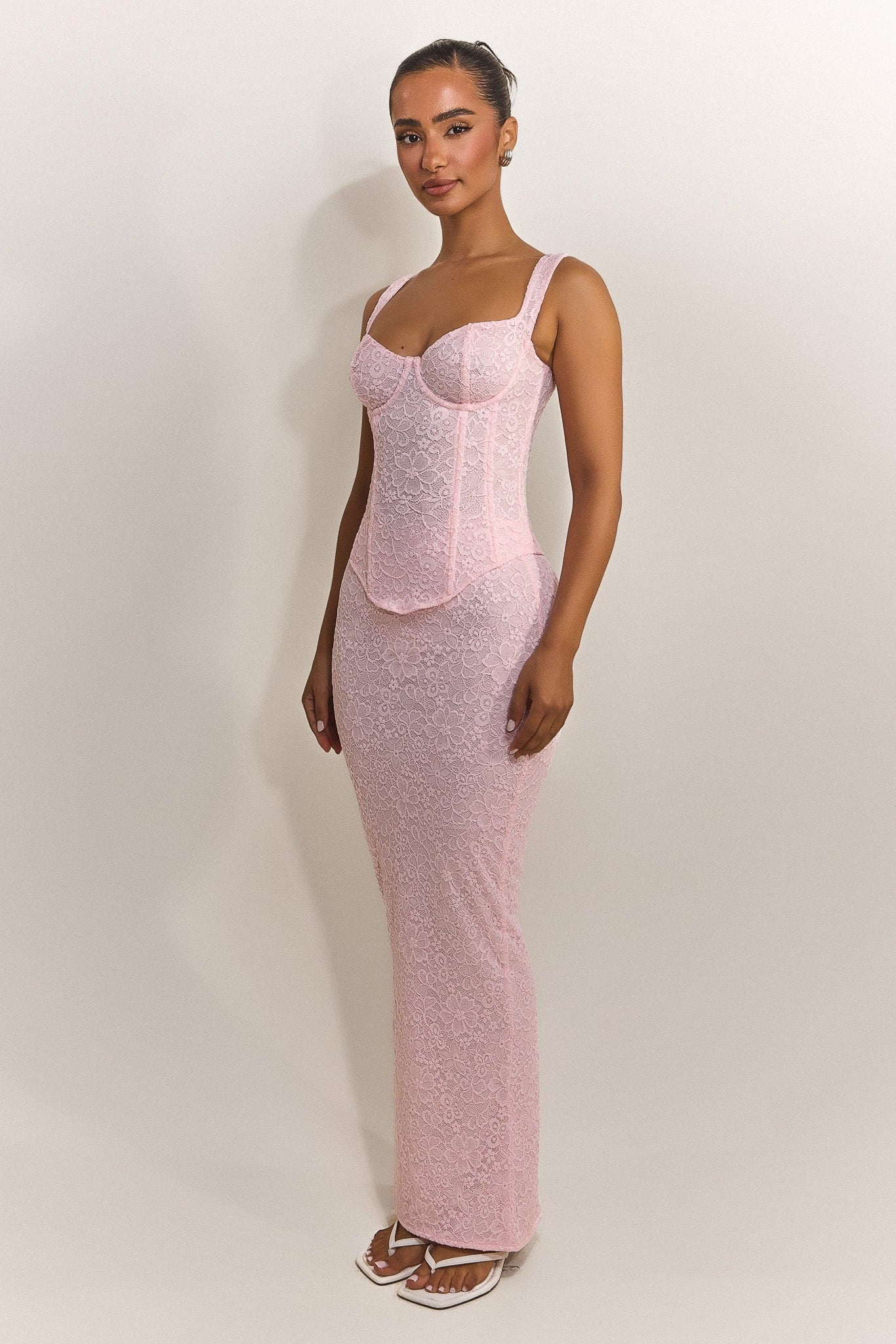 Conjunto Largo con Corsé de Encaje Ajustado en Rosa Bebé