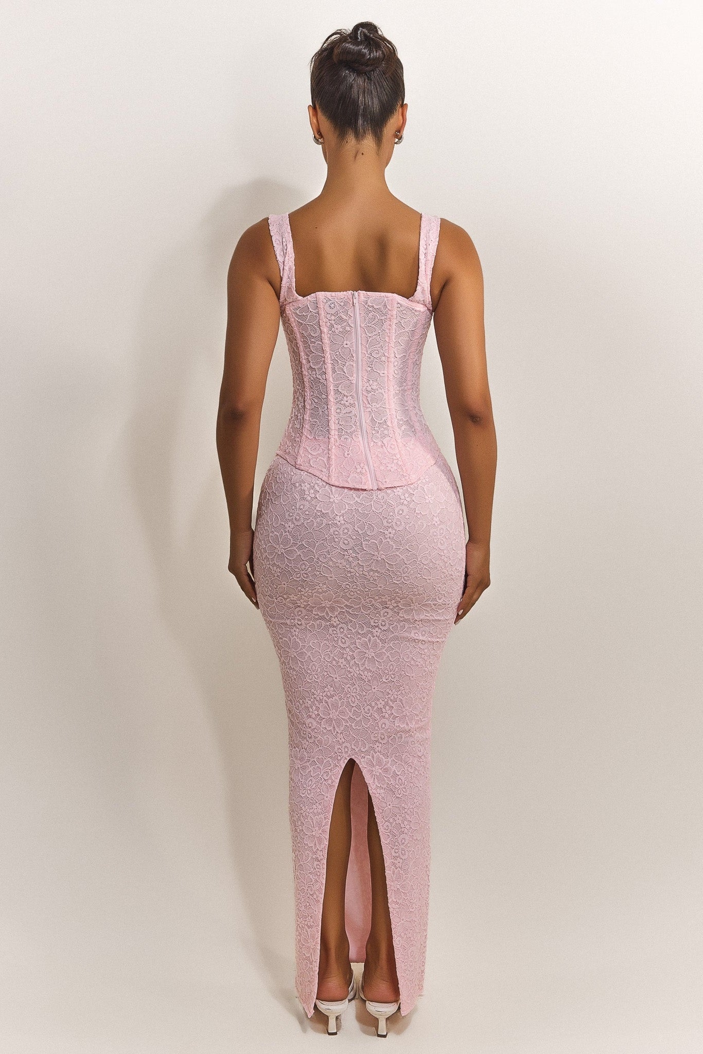 Conjunto Largo con Corsé de Encaje Ajustado en Rosa Bebé