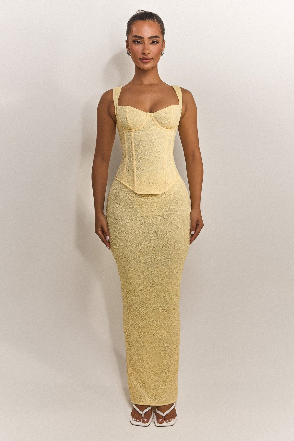 Conjunto de Maxifalda y Corsé de Encaje Ajustado en Amarillo