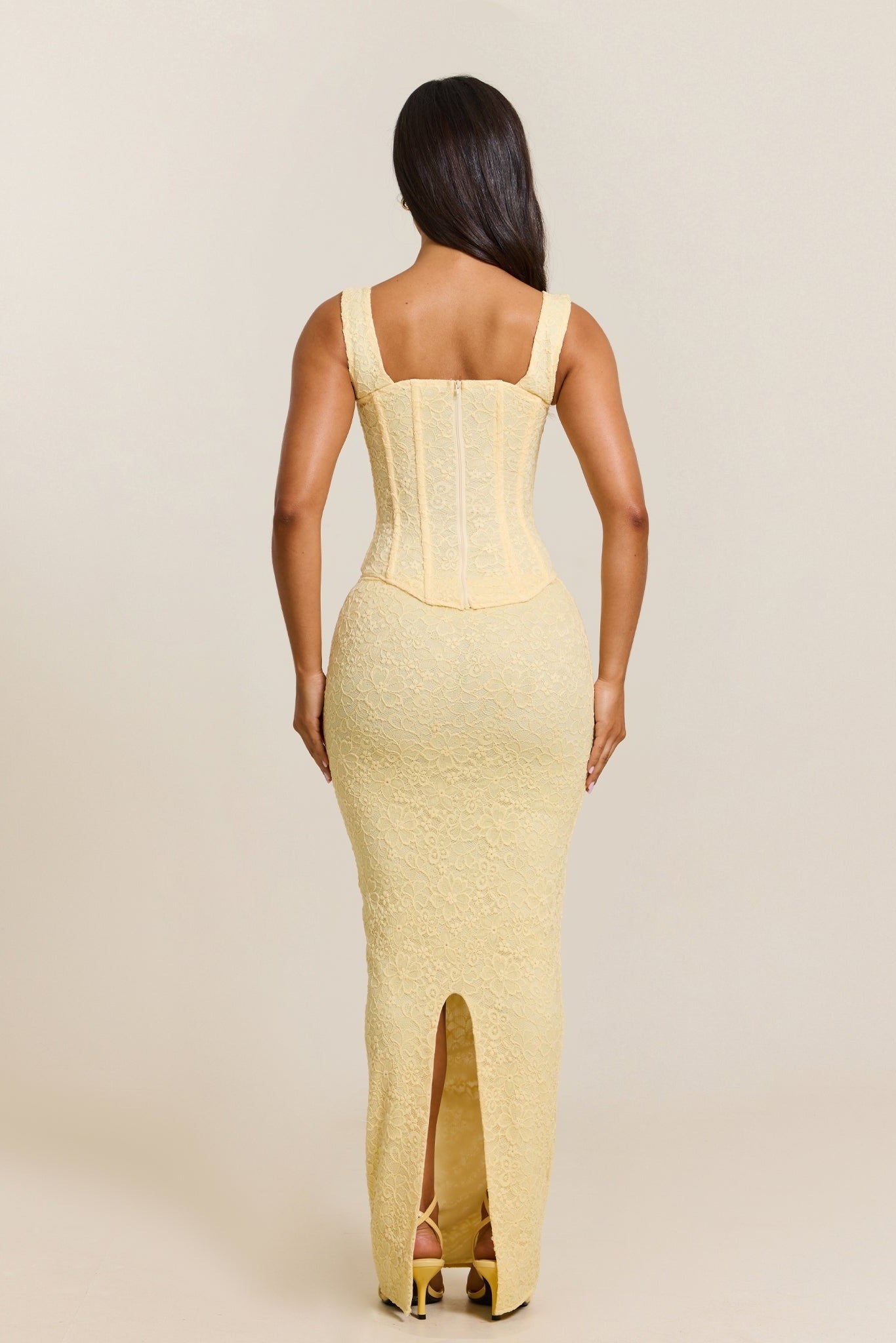Conjunto de Maxifalda y Corsé de Encaje Ajustado en Amarillo